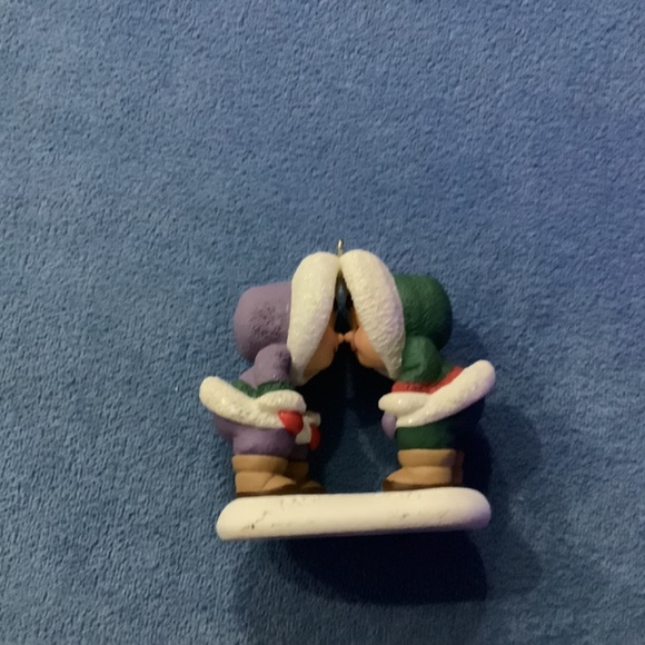 1999 Hallmark ornament, Eskimos Rubbing Noses - Picture 3 of 5